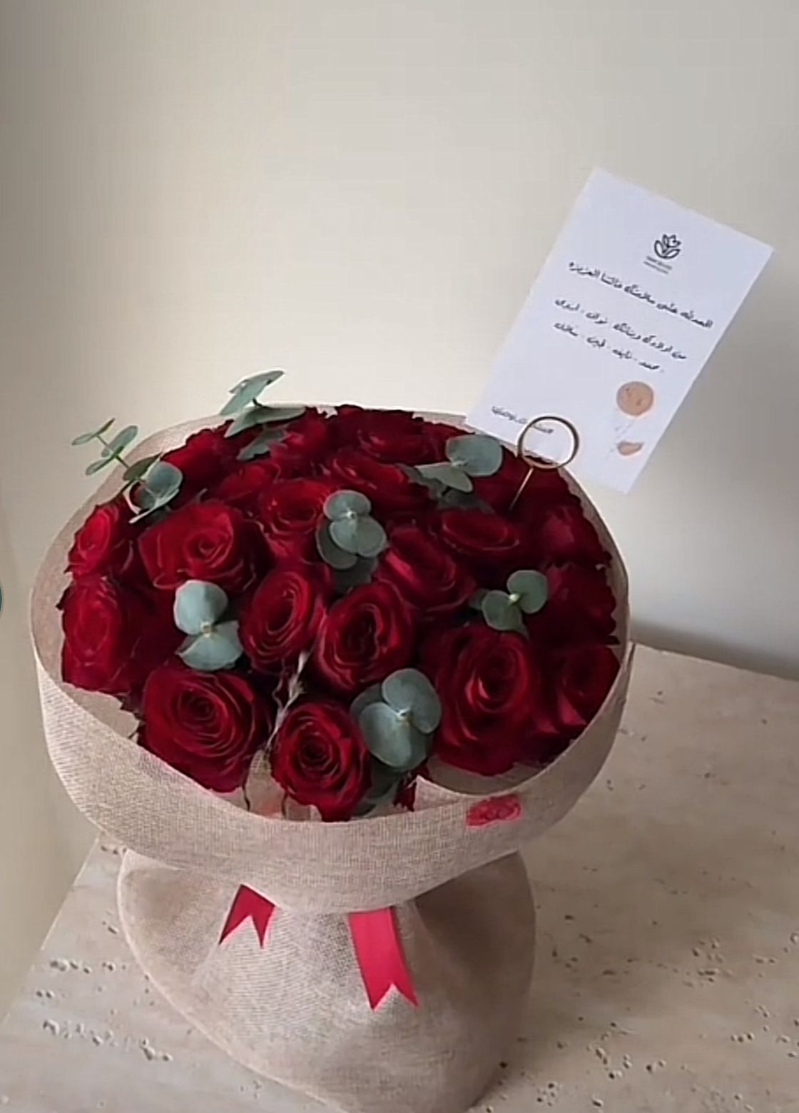 باقه الورد الاحمر تفليف قماش Red rose bouquet, fabric wrapping - Image 1