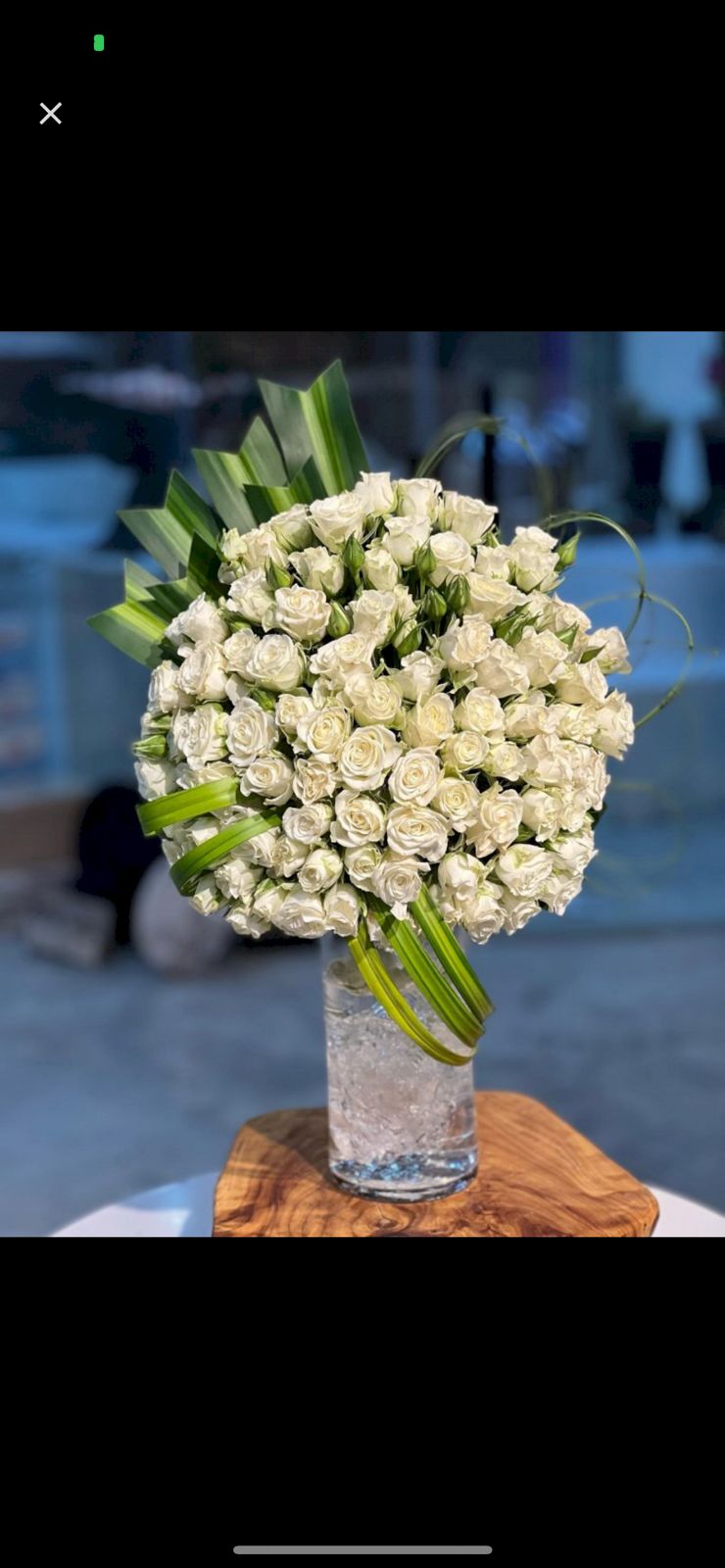 فاخه فازه الورد الابيض The elegance of a white rose vase - Image 1