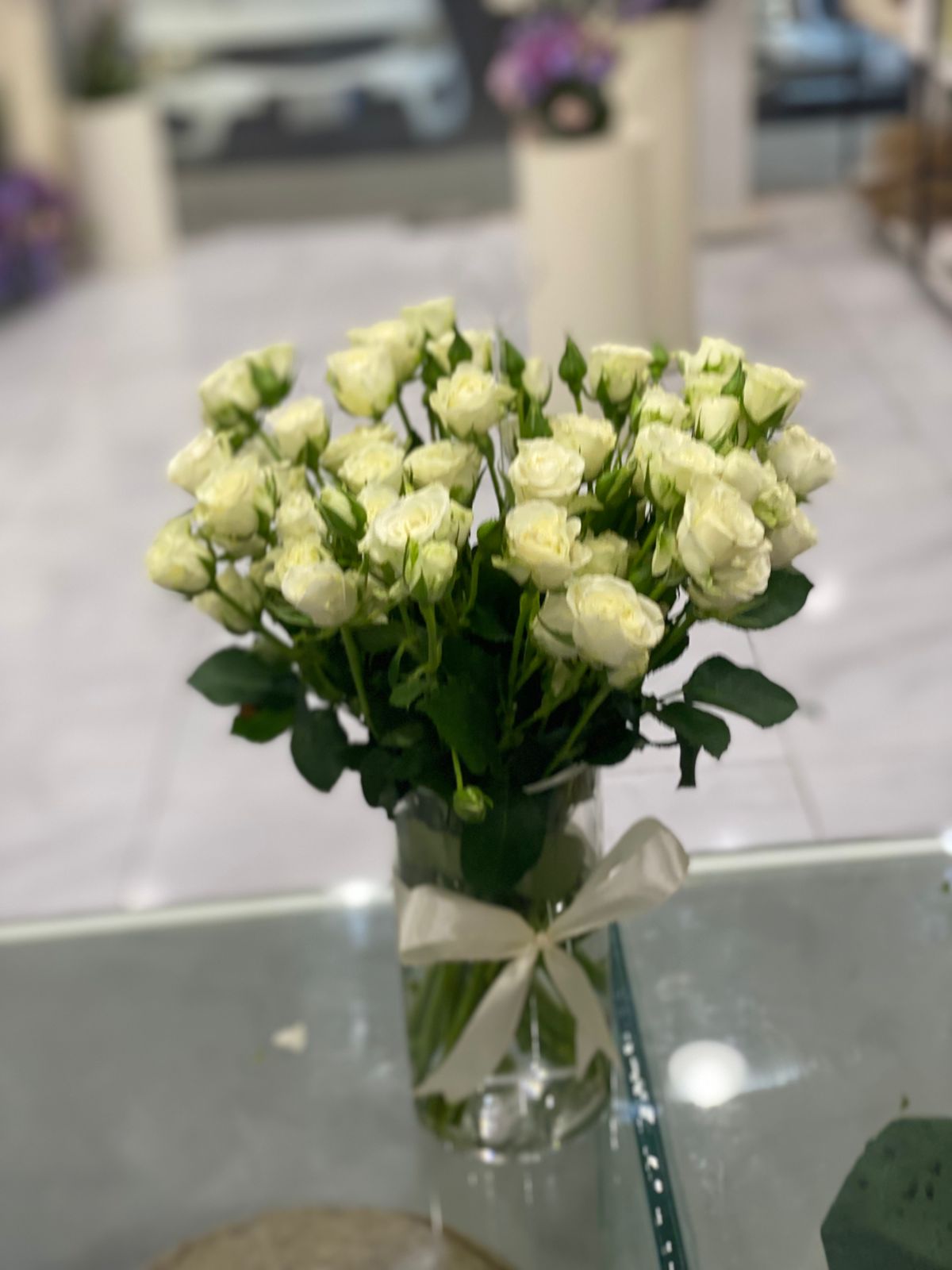 فازه البيبي روز الابيض1 Baby Rose White Vase 1 - Image 1