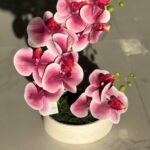 The luxurious color of artificial roses 1